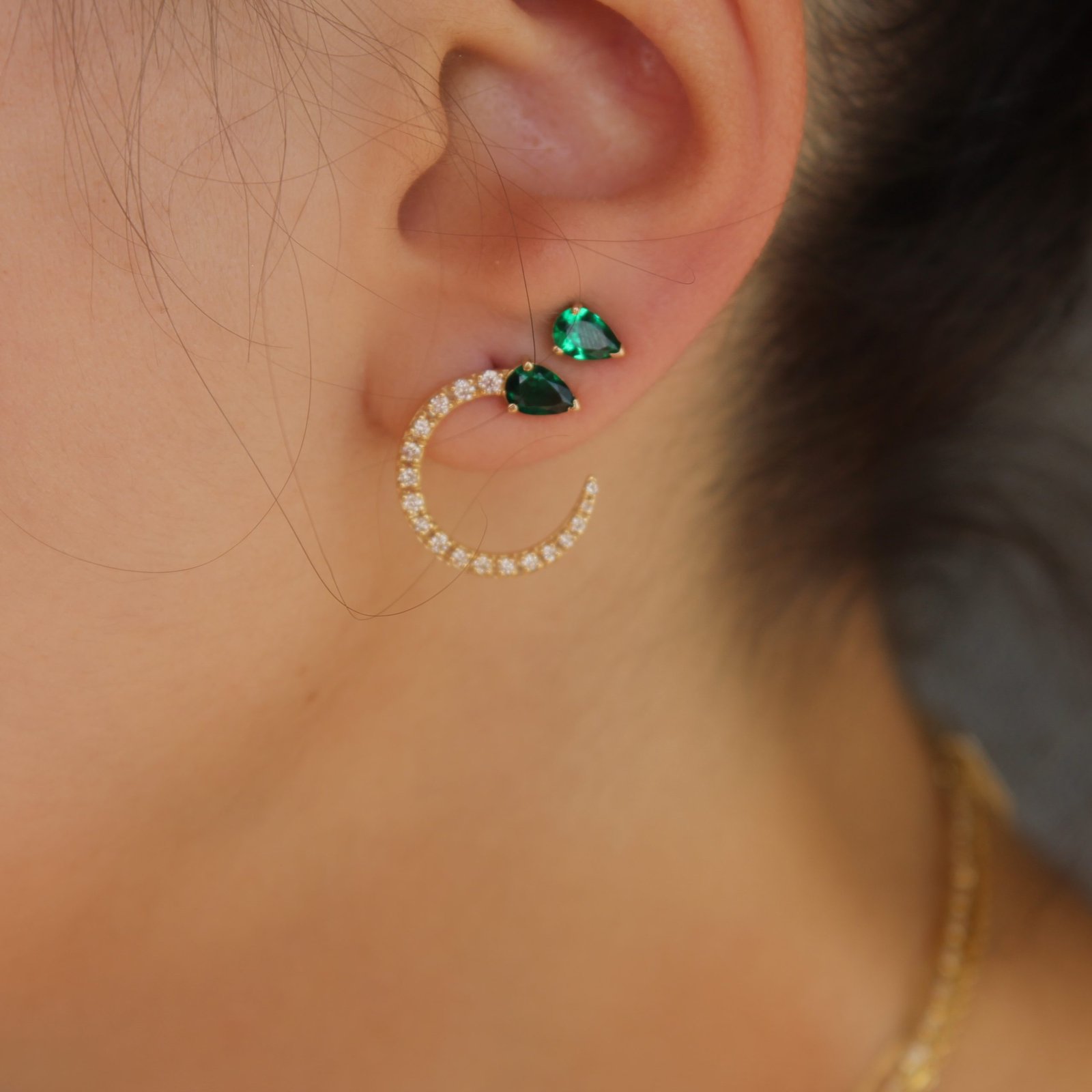 Emerald Gold Stud Earring - Image 2